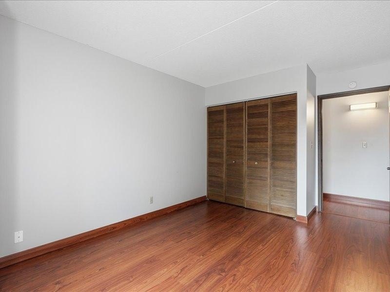 Move in ready 2 bedroom, 2 bath condo in desirable Edina - photo 9