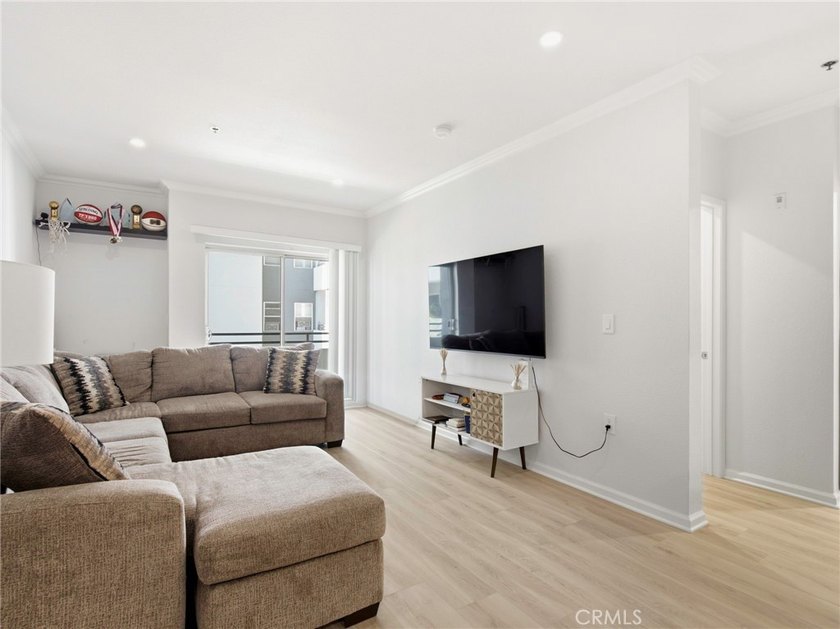 FHA &amp; VA APPROVED! Welcome to 838 Pine Ave #215, a beautifully - photo 2