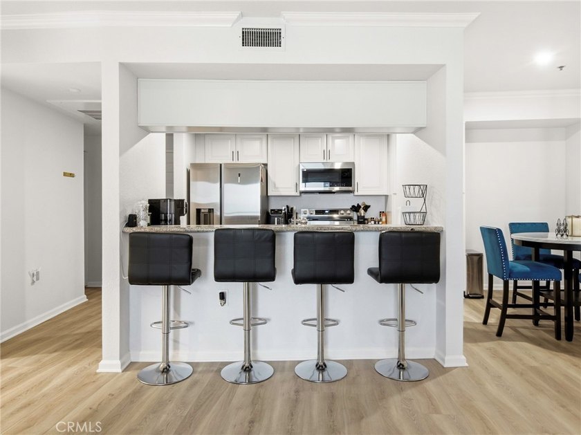 FHA &amp; VA APPROVED! Welcome to 838 Pine Ave #215, a beautifully - photo 5
