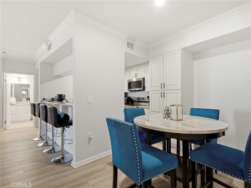 FHA &amp; VA APPROVED! Welcome to 838 Pine Ave #215, a beautifully - photo 7