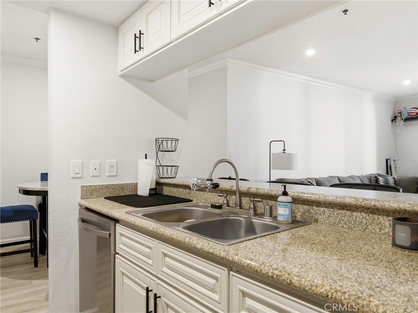 FHA &amp; VA APPROVED! Welcome to 838 Pine Ave #215, a beautifully - photo 9