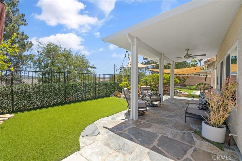 Beautifully remodeled 3 bedroom, 2.5 bath view home in Pacific - photo 3