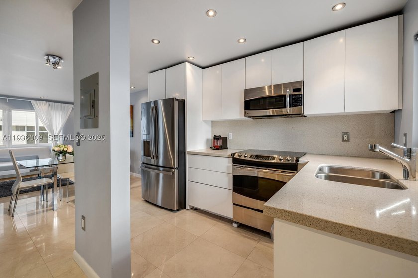 South of Fifth Oceanfront Gem - a rare one-bedroom residence in - photo 3