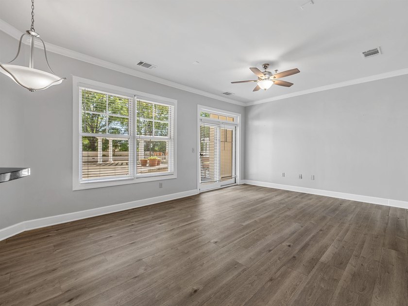 Enjoy the ease of downtown living in this charming 1-bedroom - photo 4
