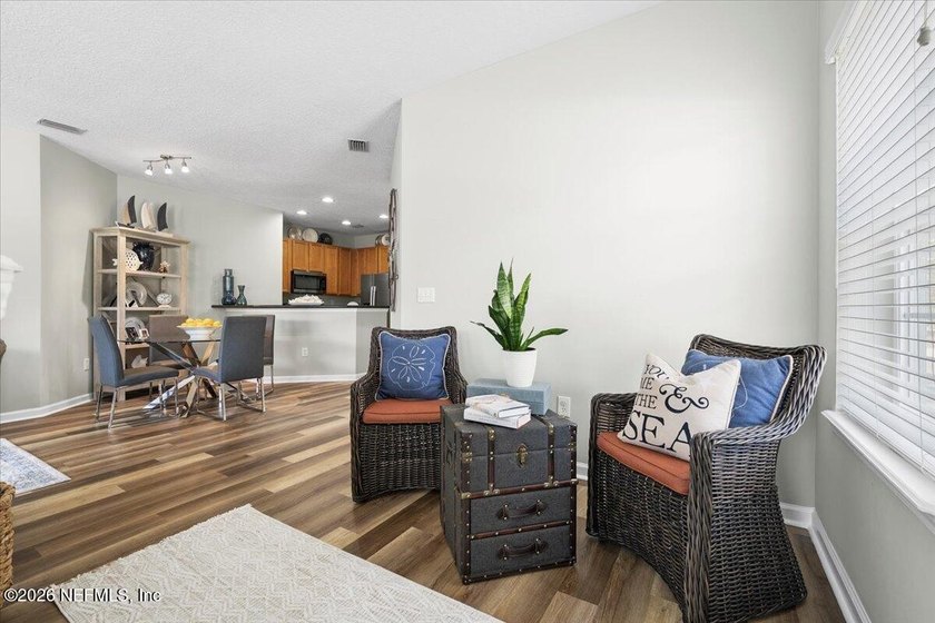 *PRICE IMPROVEMENT* This beautiful, COMPLETELY FURNISHED 3 - photo 3