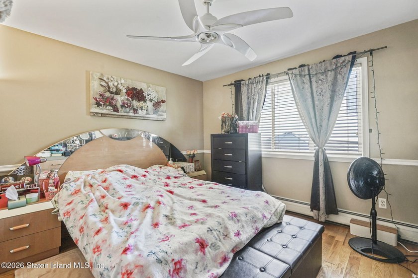 Welcome to this stunning and meticulously maintained 6-over-6 - photo 31