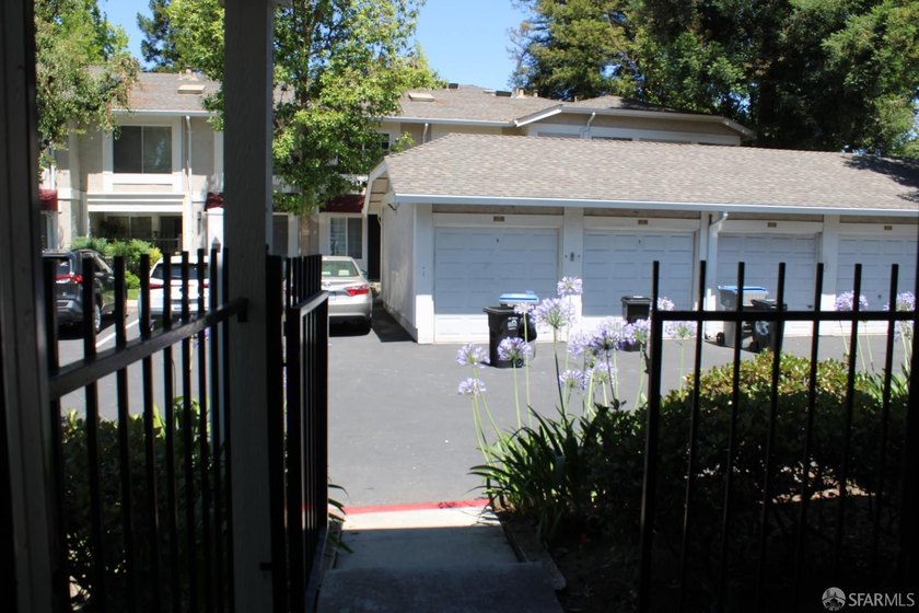 Remodeled and updated, ready to move in condition condo with - photo 3
