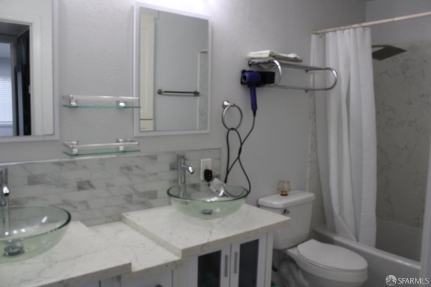 Remodeled and updated, ready to move in condition condo with - photo 9