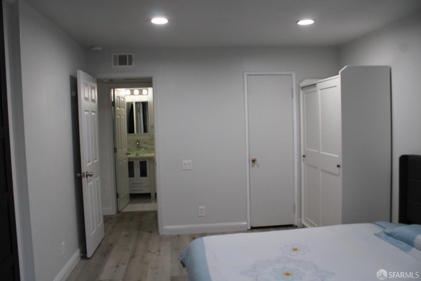 Remodeled and updated, ready to move in condition condo with - photo 10