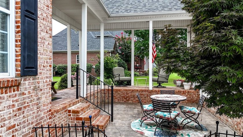 Stunning 4-Bedroom Home in Highland Pointe - Space to Grow, Play - photo 5