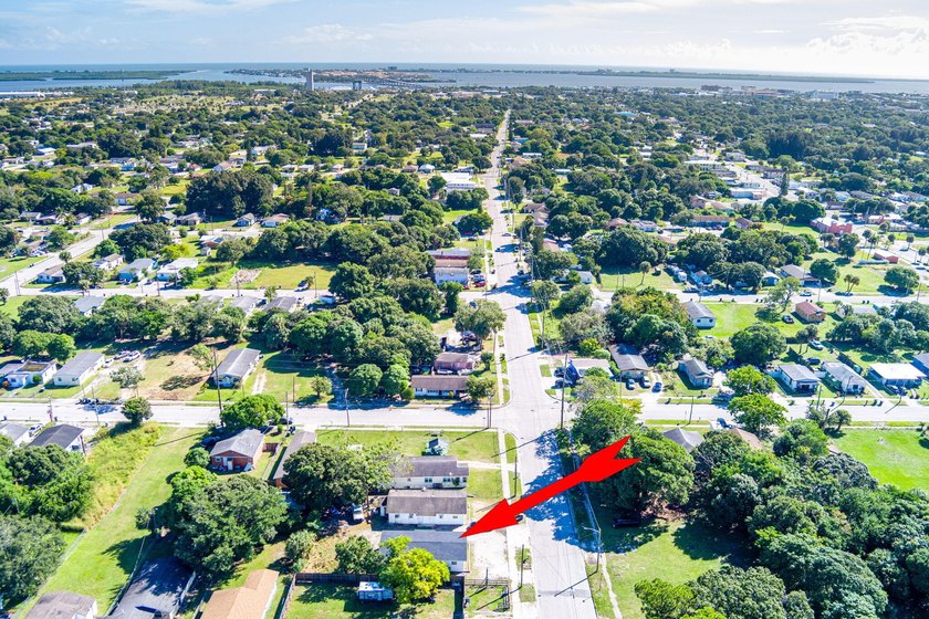Fantastic income-producing duplex in the rapidly growing area of - photo 2