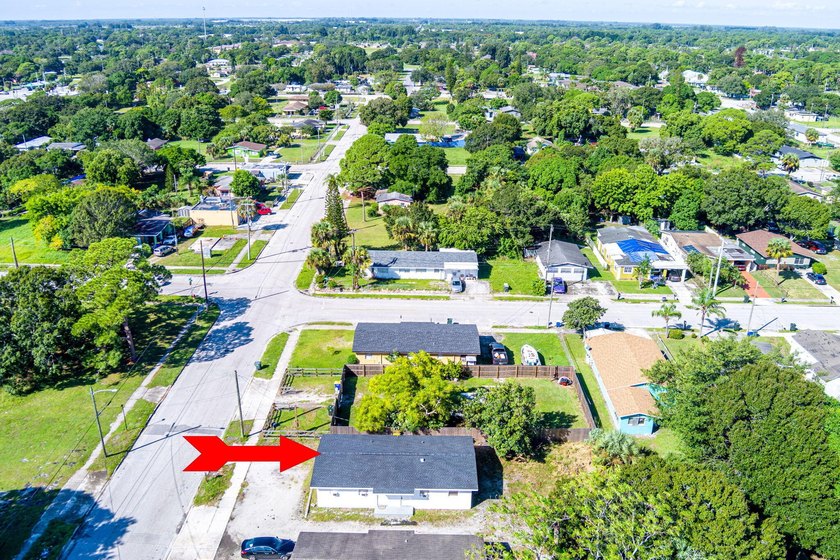 Fantastic income-producing duplex in the rapidly growing area of - photo 3