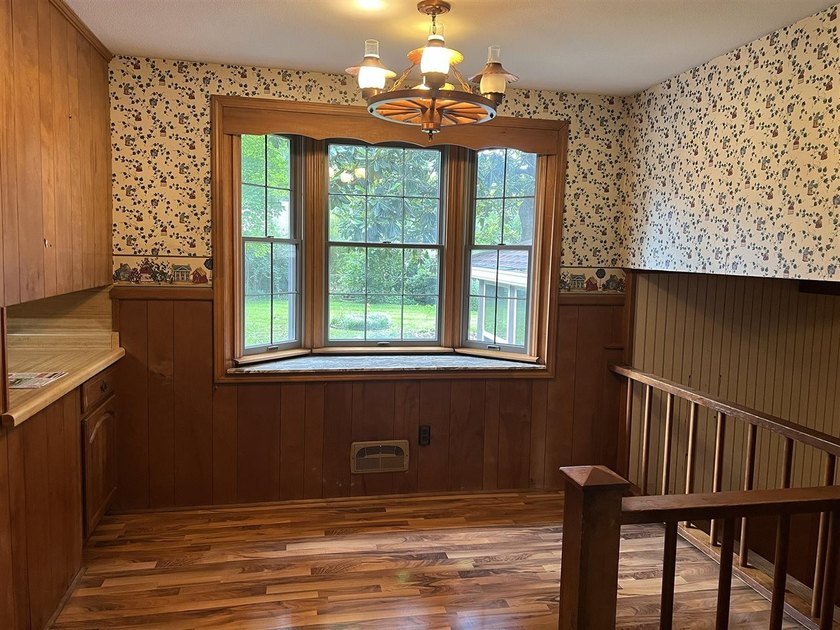 WOW! Space galore in this spacious home offering 4 bedrooms, 2 - photo 13