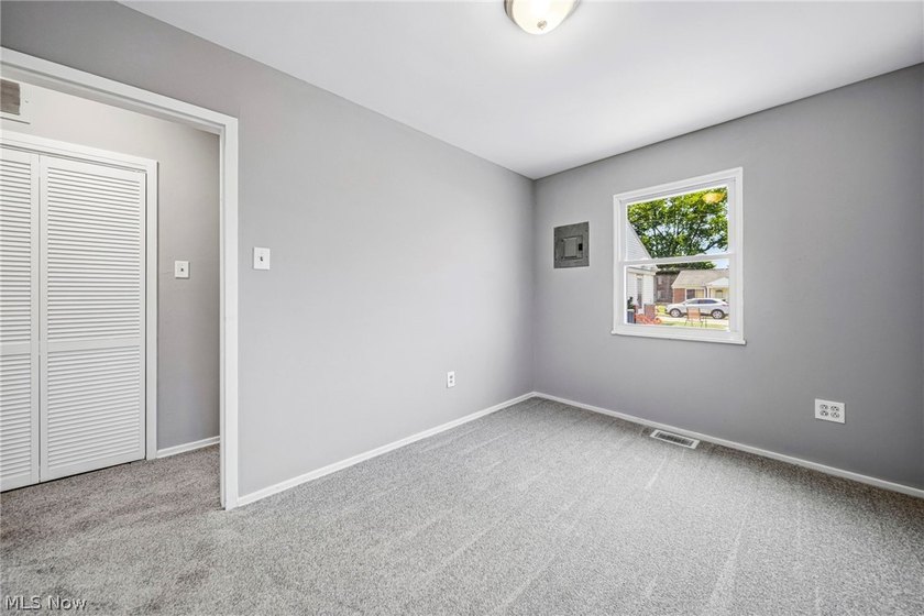 Just move in! This home is ready for you! Features a renovated - photo 16