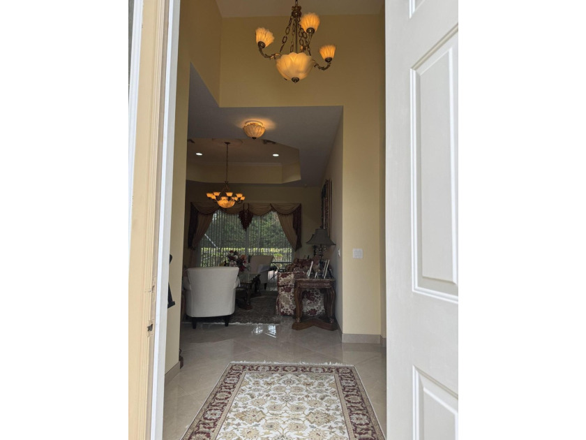 Welcome Home to Luxury and Comfort! Step into this stunning - photo 4