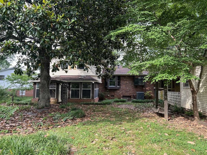 WOW! Space galore in this spacious home offering 4 bedrooms, 2 - photo 25