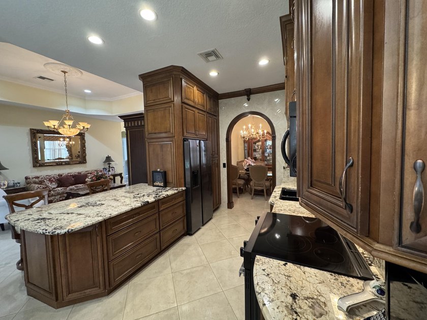 Welcome Home to Luxury and Comfort! Step into this stunning - photo 10