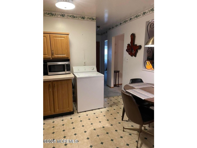 Welcome to Cedar Glen Homes. This active adult community is one - photo 21