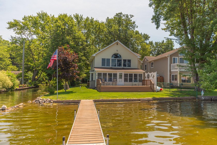 Welcome to this 3-bedroom, 2-bathroom waterfront residence in - photo 4