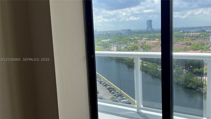 Luxury Waterfront Condo. 2-bedroom residence located on the 16th - photo 8