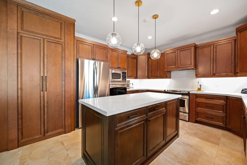 A completely &amp; tastefully upgraded home on a culdesac does exist - photo 12