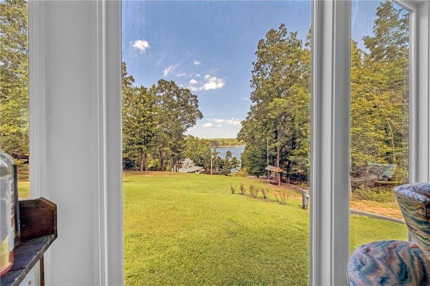 Thoughtfully Updated Lakeview Retreat Tucked away in the heart - photo 13