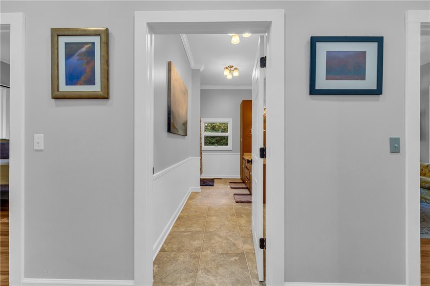 Thoughtfully Updated Lakeview Retreat Tucked away in the heart - photo 16