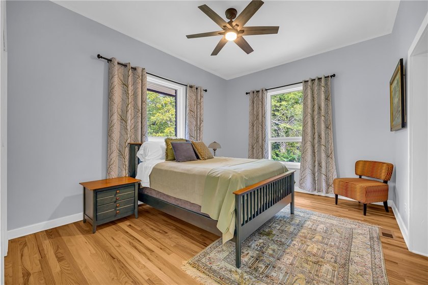 Thoughtfully Updated Lakeview Retreat Tucked away in the heart - photo 17