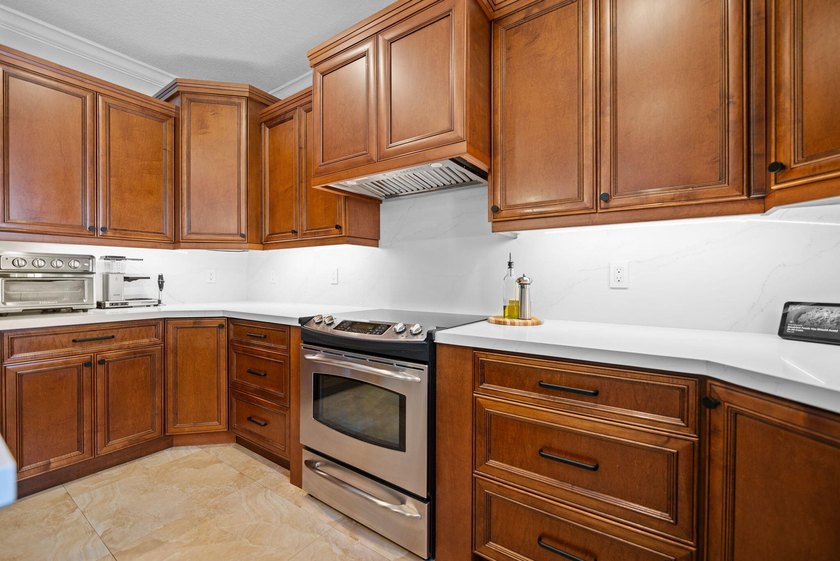 A completely &amp; tastefully upgraded home on a culdesac does exist - photo 19