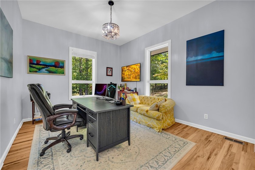 Thoughtfully Updated Lakeview Retreat Tucked away in the heart - photo 22