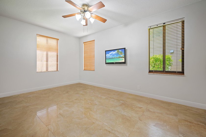 A completely &amp; tastefully upgraded home on a culdesac does exist - photo 23