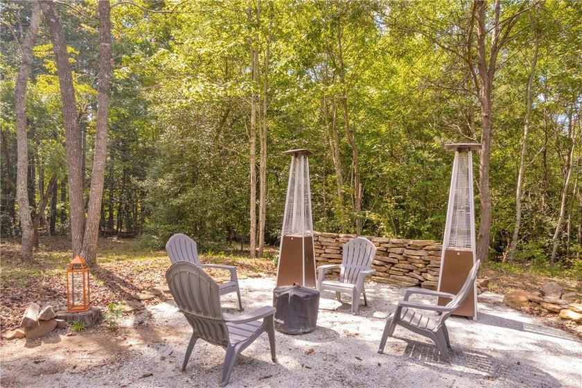 Thoughtfully Updated Lakeview Retreat Tucked away in the heart - photo 24