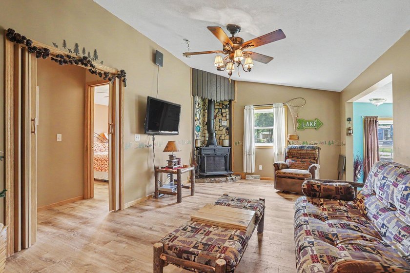 Welcome to this charming, turn key move-in-ready channel front - photo 5