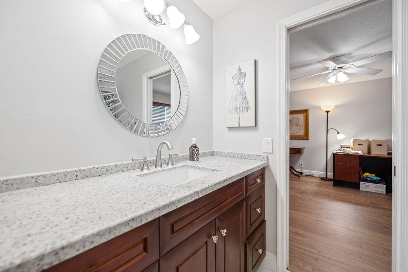 A completely &amp; tastefully upgraded home on a culdesac does exist - photo 36