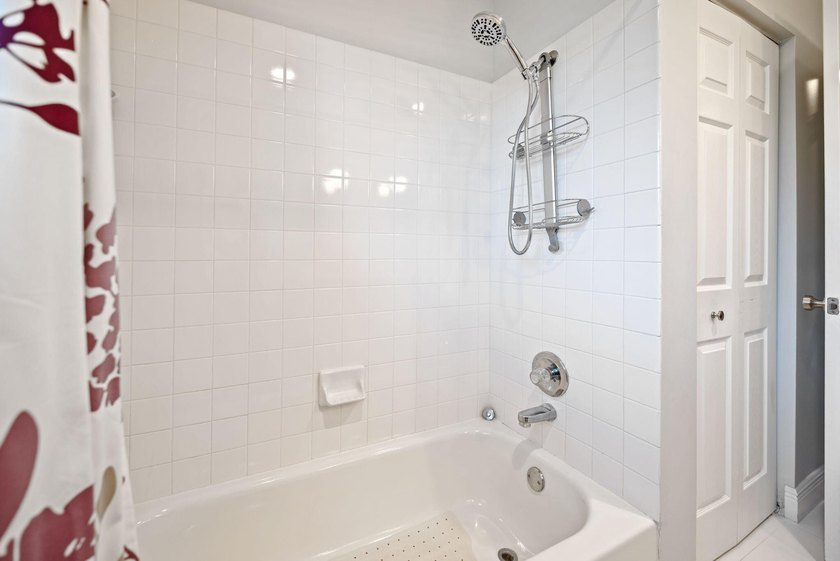 A completely &amp; tastefully upgraded home on a culdesac does exist - photo 41