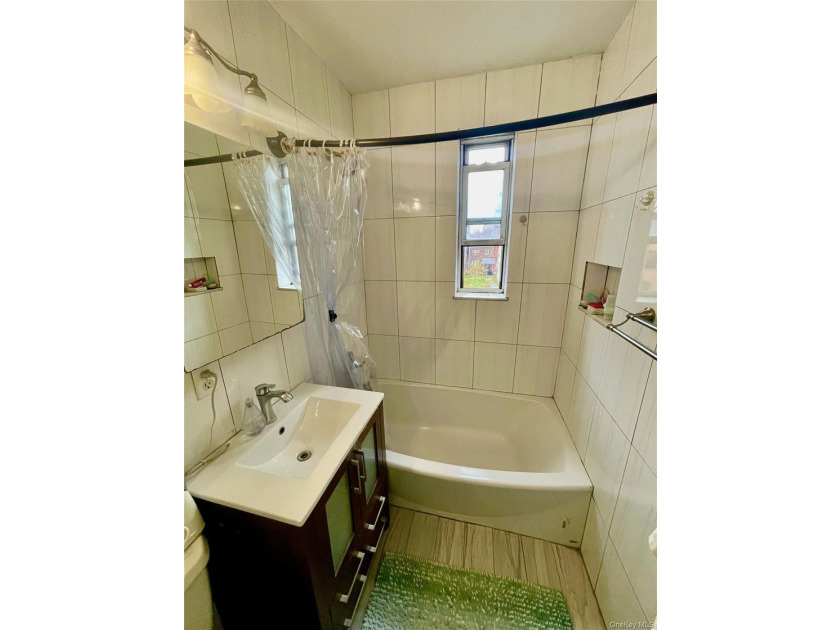 Location !! Location !! Bright &amp; Clean 1 Corner Huge Bedroom In - photo 7