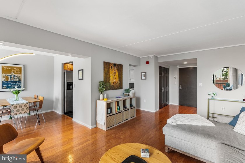 Welcome to 200 Lombard Street, Unit 528 at Abbotts Square, a - photo 6