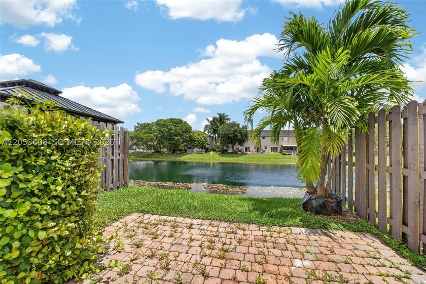 Welcome to this well maintained 2-bedroom, 2.5-bath townhouse in - photo 17