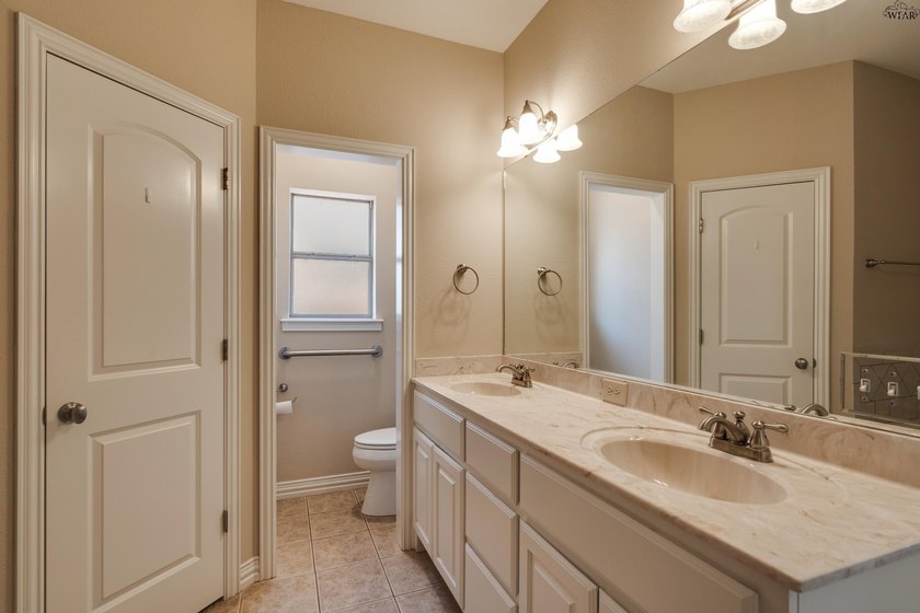 Beautifully designed home featuring freshly installed carpet - photo 17
