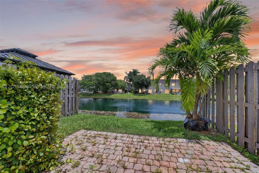 Welcome to this well maintained 2-bedroom, 2.5-bath townhouse in - photo 18