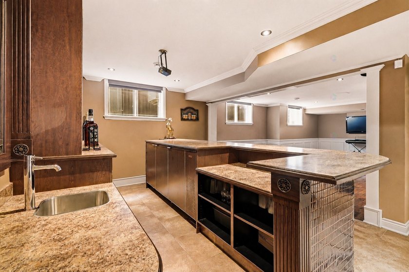 Open House this Sunday July 2nd from 2:00 to 4:00. Majestic - photo 48