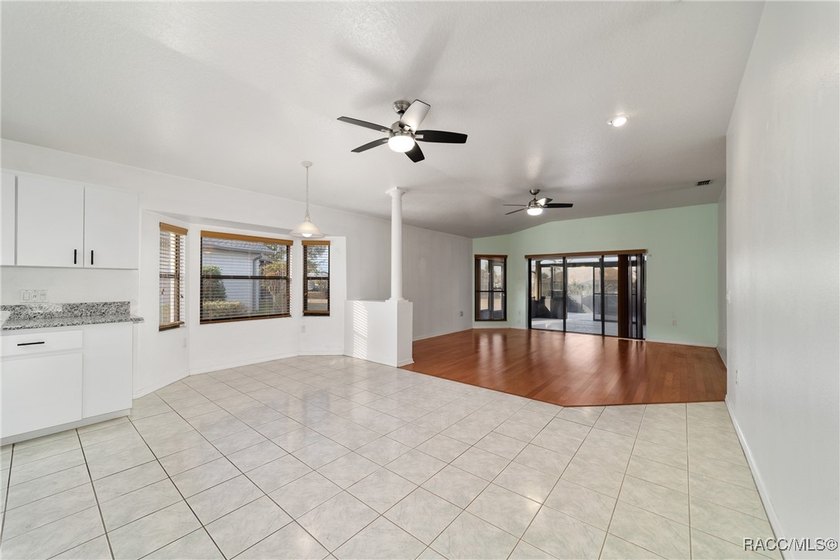 Come see the new roof and exterior Paint! Low-maintenance - photo 15