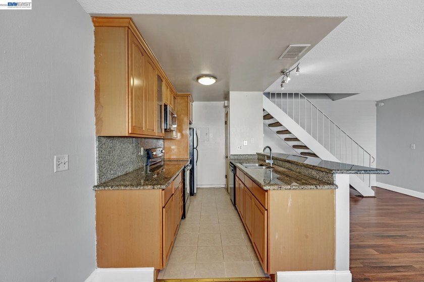 Welcome to this beautifully maintained 2 bedroom, 1 bath - photo 7