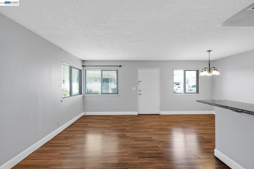Welcome to this beautifully maintained 2 bedroom, 1 bath - photo 10