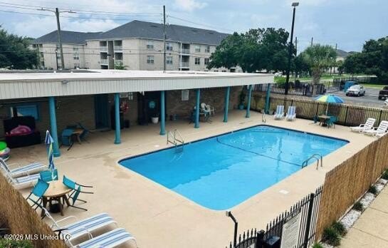 Completely renovated and move-in ready, this charming 2-bedroom - photo 11