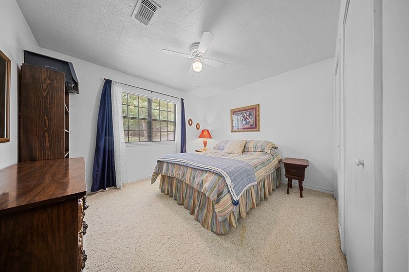 Escape to this charming 3-bedroom, 2-bath lake house nestled in - photo 11