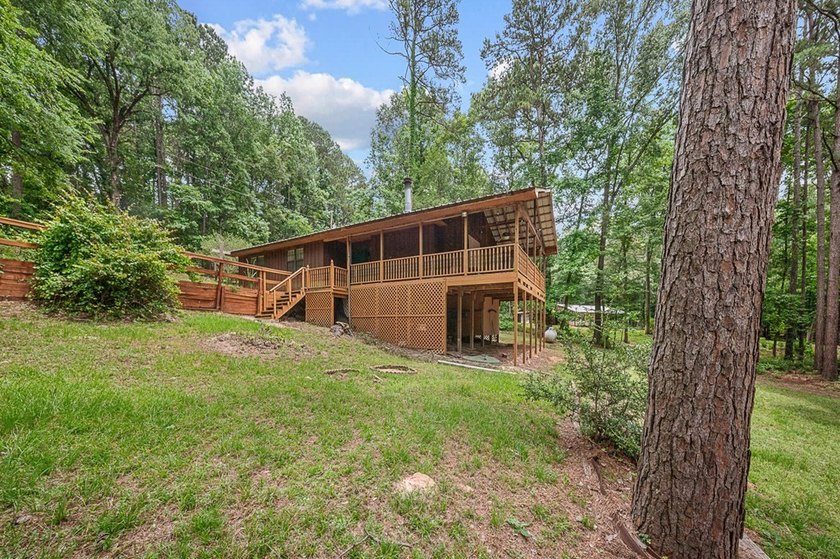 Escape to this charming 3-bedroom, 2-bath lake house nestled in - photo 18