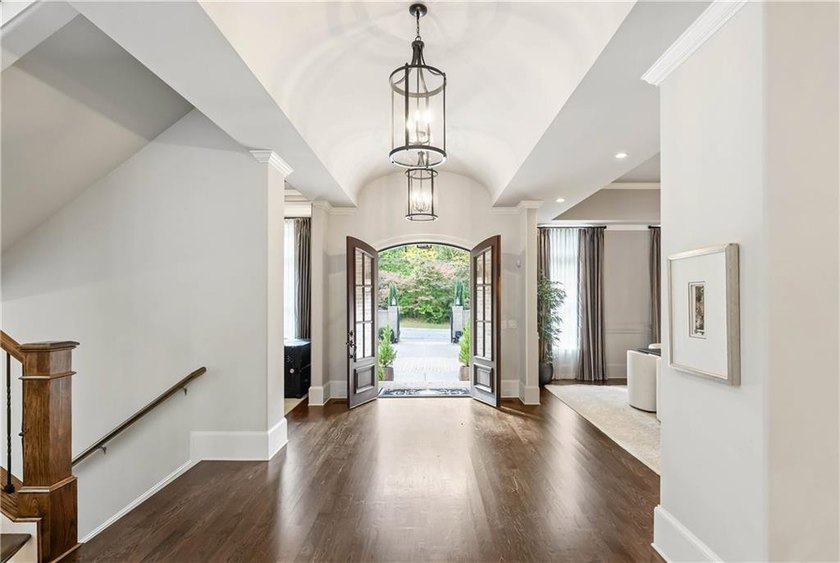Exceptional one-acre estate just steps from Atlanta Country Club - photo 3