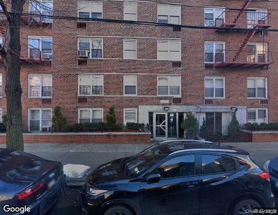 Welcome to Apartment 405, a well-maintained and spacious - photo 2
