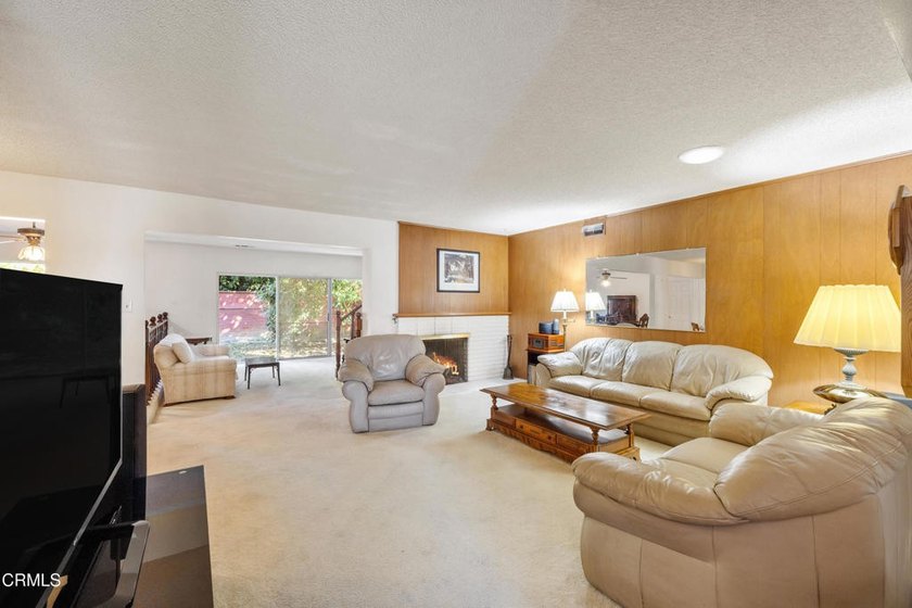 Opportunity awaits in this spacious Ventura home located in a - photo 5